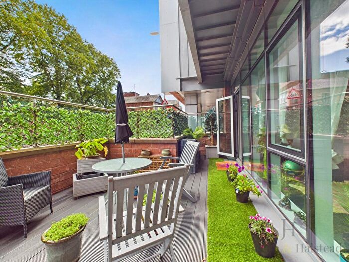 2 Bedroom Apartment For Sale In George Street, Chester, Cheshire, CH1