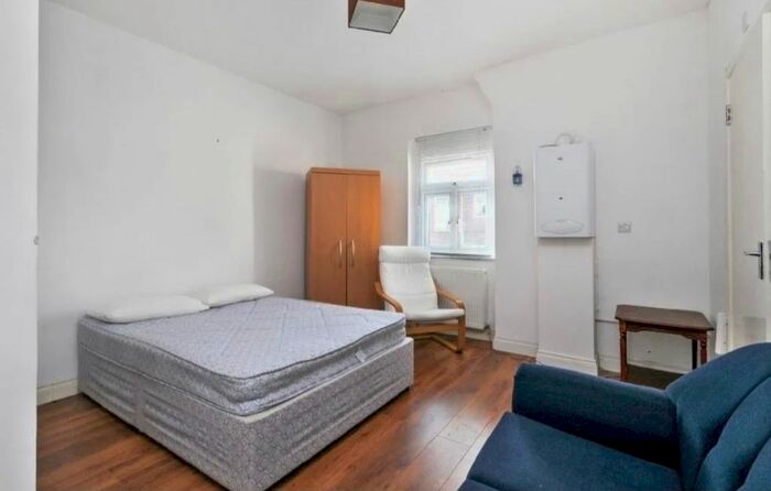 Studio To Rent In Flat, Mount View Road, London, N4