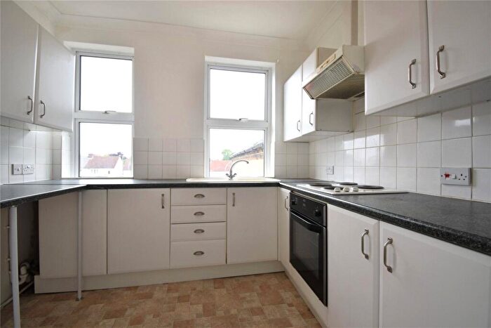 2 Bedroom Flat To Rent In Lynchford Road, Farnborough, Hampshire, GU14