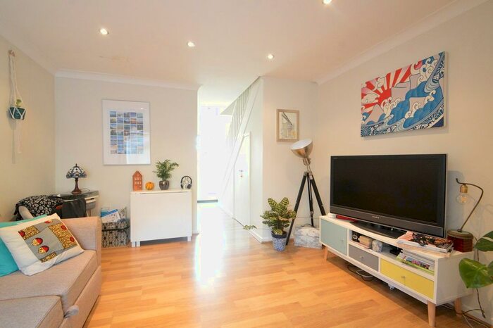 1 Bedroom Property To Rent In West Palace Gardens, Weybridge KT13