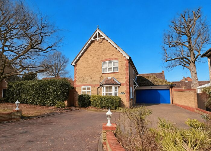 4 Bedroom Detached House To Rent In St James Mews, Billericay, CM12