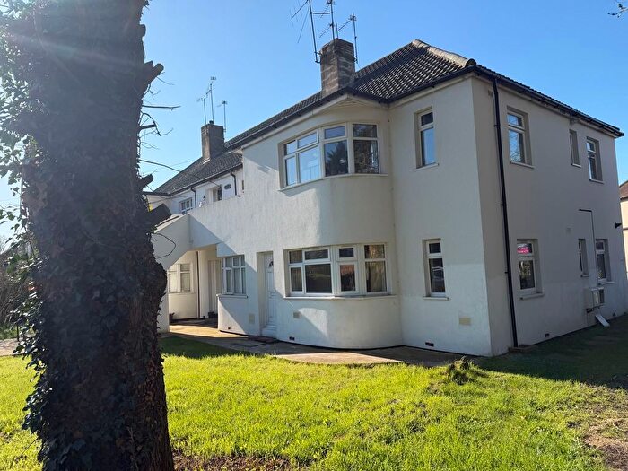 2 Bedroom Property To Rent In Abercorn Road, London, NW7