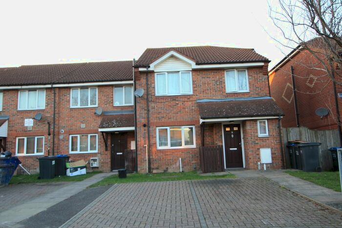 3 Bedroom Terraced House To Rent In Rendle Close, Croydon, CR0