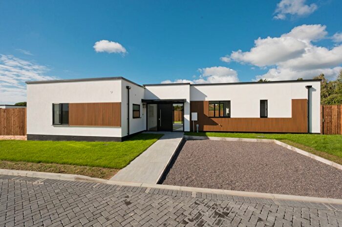 3 Bedroom Bungalow For Sale In Wexham Street, Wexham, Buckinghamshire, SL3