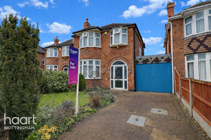 3 Bedroom Link Detached House For Sale In Ennismore Gardens, Nottingham, NG8