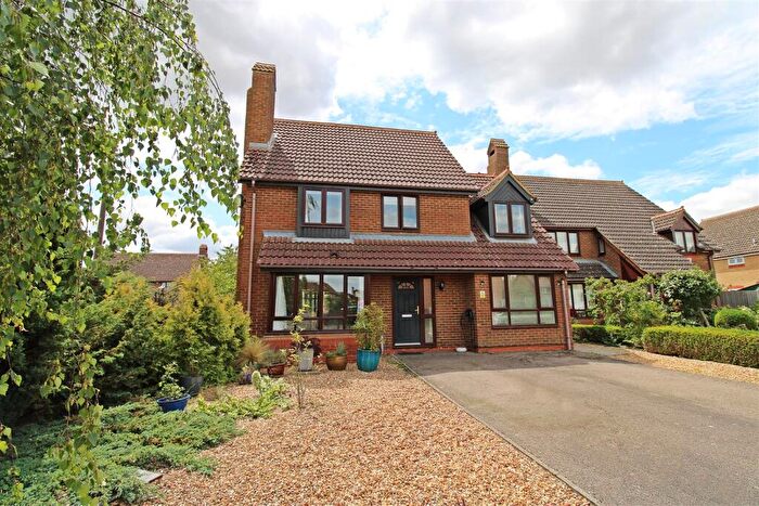 4 Bedroom Detached House For Sale In Woodcock Close, Sandy, SG19