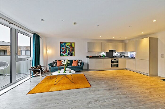 1 Bedroom Flat For Sale In Swan Court, Swan Street, Isleworth, TW7