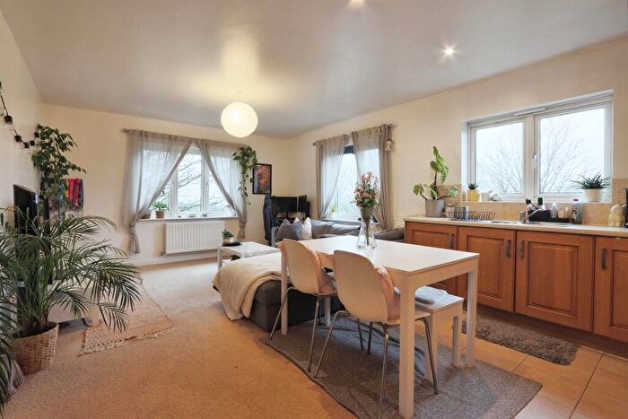 1 Bedroom Flat For Sale In Ash Court, Leeds, LS14