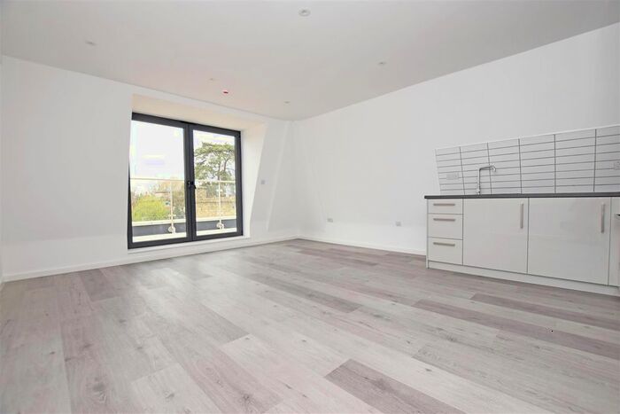 1 Bedroom Flat To Rent In High Street, Hampton Hill, Hampton, TW12