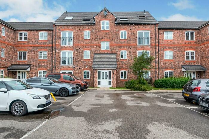 2 Bedroom Flat To Rent In Fernbeck Close, Farnworth, Bolton, BL4