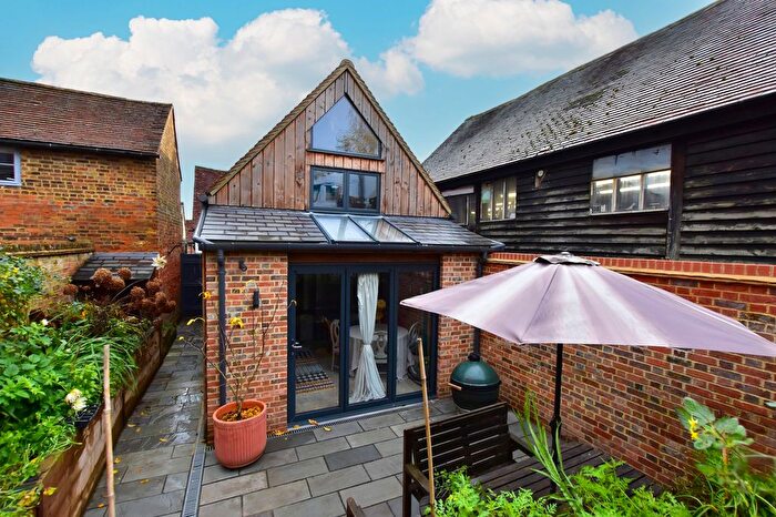 2 Bedroom End Terrace House For Sale In High Street, Kings Langley, WD4