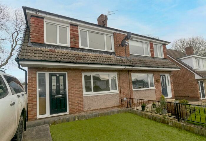 3 Bedroom Semi-Detached House To Rent In Greenlea Close, Yeadon, Leeds, LS19
