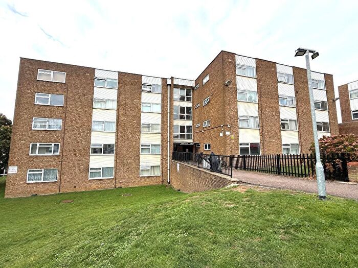 Studio For Sale In Burfield Court, Stopsley, Luton, Bedfordshire, LU2