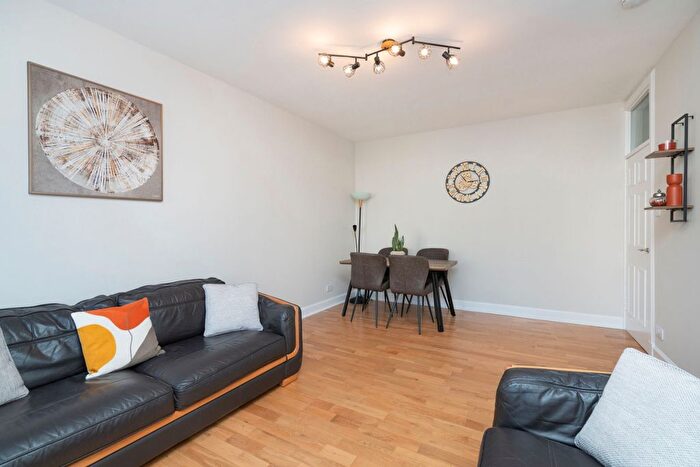 2 Bedroom Flat To Rent In Blair Street, Edinburgh, EH1
