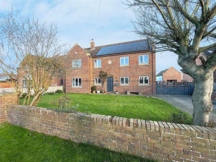 5 Bedroom Detached House For Sale In Station Road, Foggathorpe, YO8