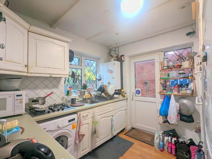 4 Bedroom Bungalow For Sale In Hatton Road, Bedfont, Feltham, TW14