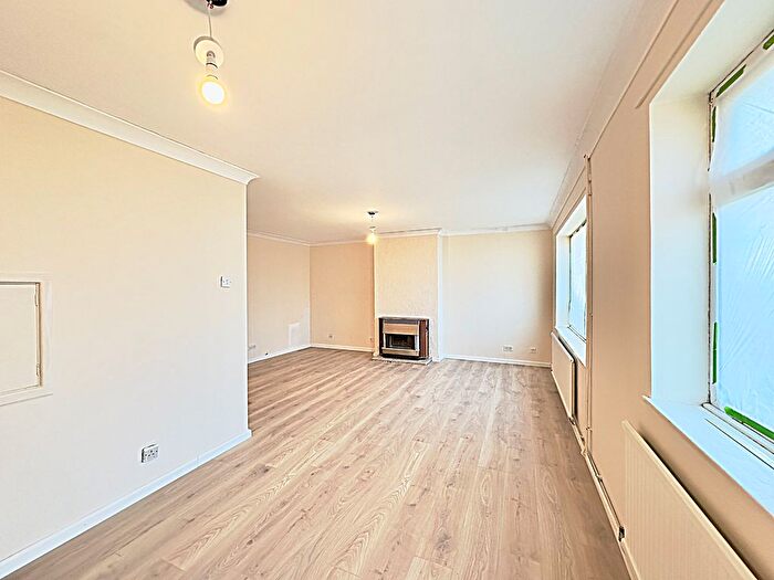 2 Bedroom Bungalow To Rent In Itchen Close, Bedford, MK41