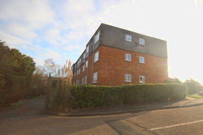 2 Bedroom Flat To Rent In Jason Close, Brentwood, CM14