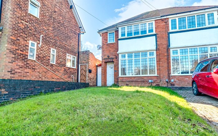3 Bedroom Semi-Detached House For Sale In Redlands Close, Solihull, B91