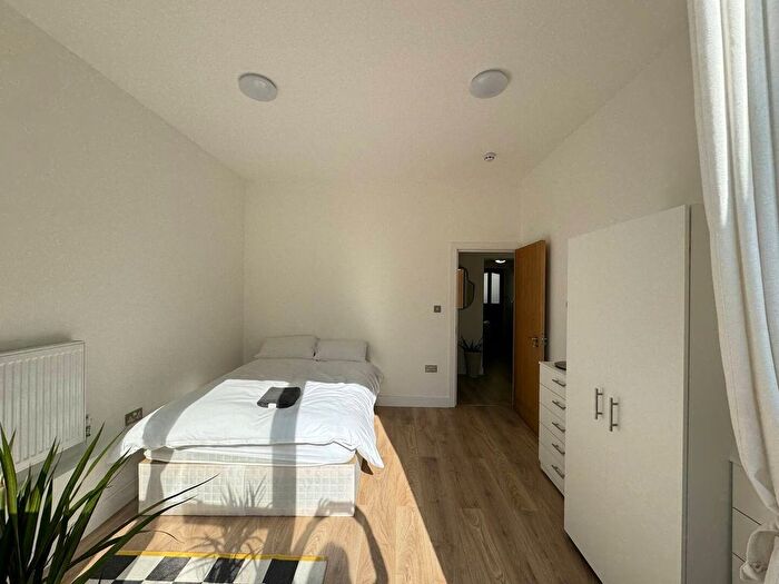 2 Bedroom Flat To Rent In Campdale Road, London, N7