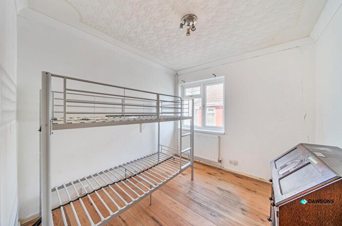 3 Bedroom Detached Bungalow For Sale In Whitestone Avenue, Bishopston, Swansea, SA3
