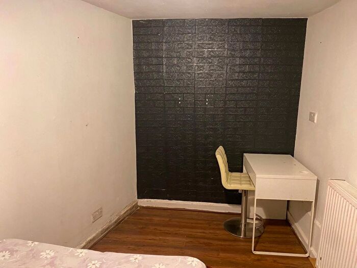 1 Bedroom Flat To Rent In Rainham Road South, Dagenham, Essex, RM10