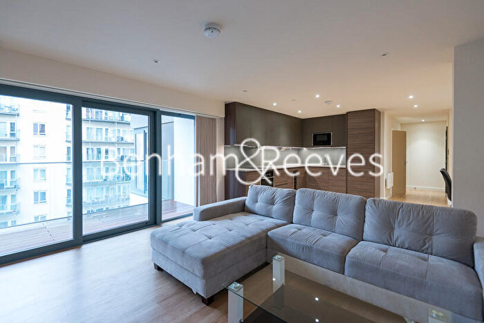 2 Bedroom Apartment To Rent In Beaufort Square, Colindale, NW9