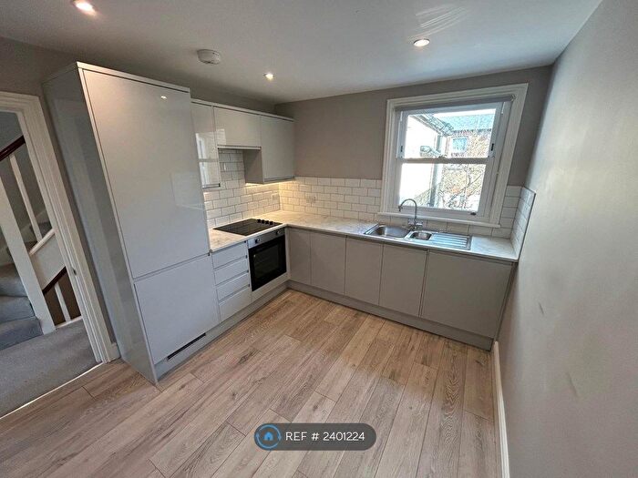 2 Bedroom Maisonette To Rent In Crealock Street, London, SW18