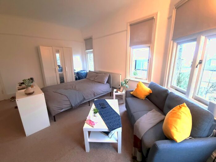 1 Bedroom Flat To Rent In Arthur Road, Wimbledon Park, SW19