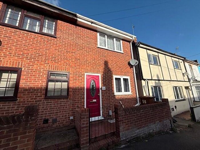2 Bedroom House To Rent In Albany Road, Chatham., ME4
