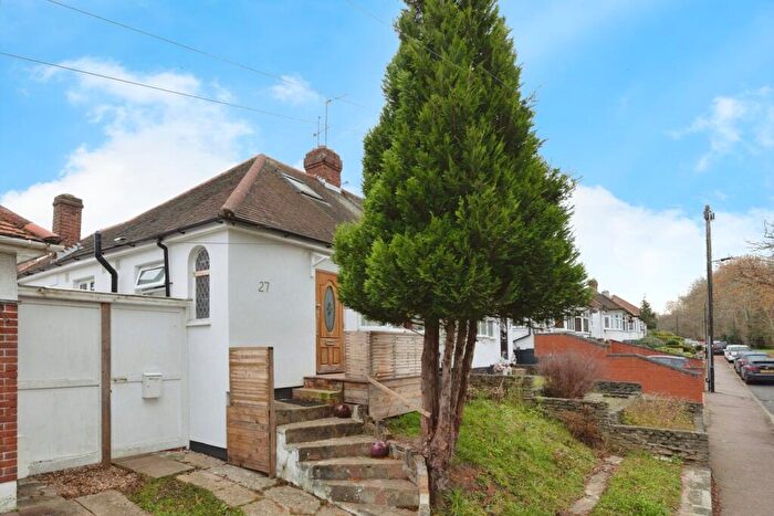 3 Bedroom Semi-Detached Bungalow For Sale In Yardley Lane, London, E4
