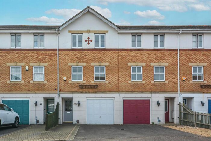 4 Bedroom Terraced House For Sale In Bancroft Chase, Hornchurch, RM12
