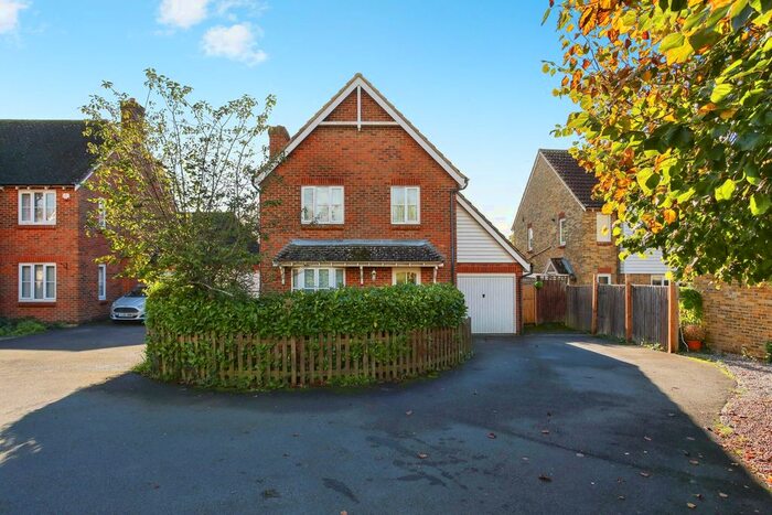 3 Bedroom Detached House For Sale In William Judge Close, Tenterden, Kent, TN30