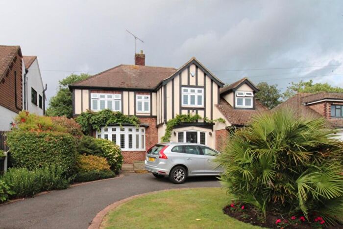 4 Bedroom Detached House For Sale In The Fairway, Upminster, Essex, RM14