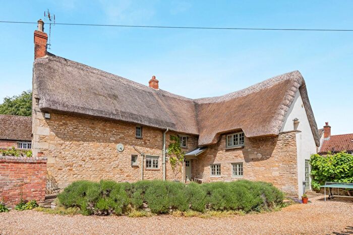 4 Bedroom Detached House For Sale In Queen Street, Geddington, Kettering, NN14