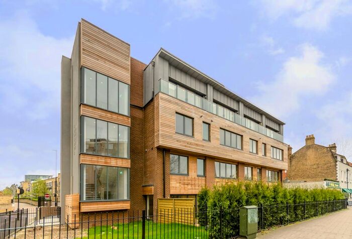 1 Bedroom Flat To Rent In Brentford High Street, Brentford, TW8