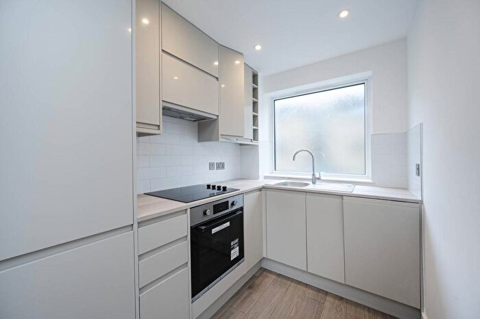 2 Bedroom Maisonette To Rent In Shacklewell Street, Shoreditch, London, E2