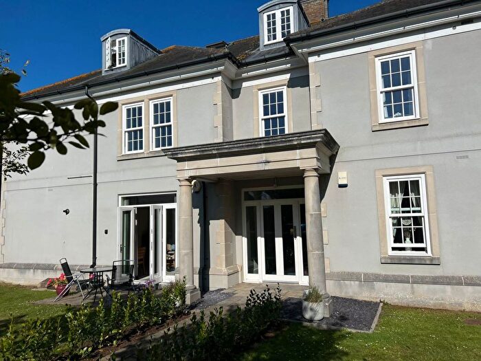 2 Bedroom Flat To Rent In Manor Copse, Felpham, PO22