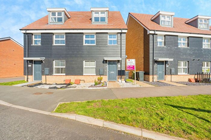 3 Bedroom Semi Detached House For Sale In Rutherford Crescent, Leighton Buzzard, LU7