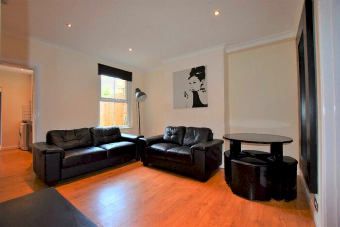 5 Bedroom Semi-Detached House To Rent In Bed Student House - Guildford Road, CT1