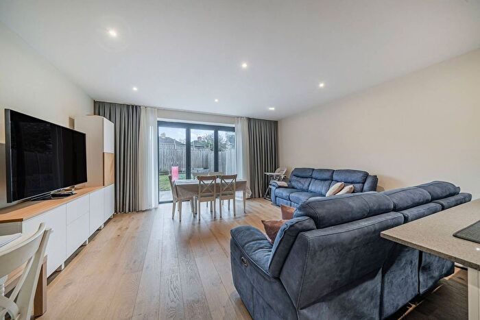 5 Bedroom Terraced House To Rent In Lordship Road, Northolt, Northolt, UB5