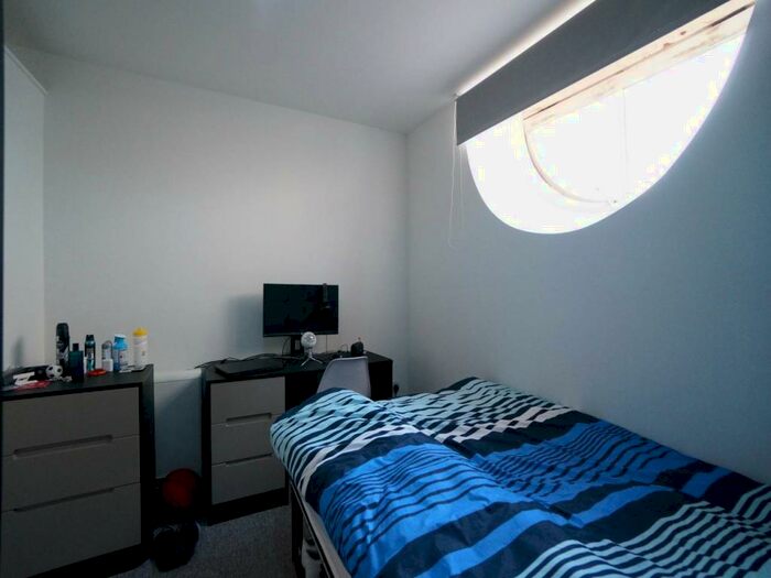 2 Bedroom Flat To Rent In York Place, Bangor, LL57