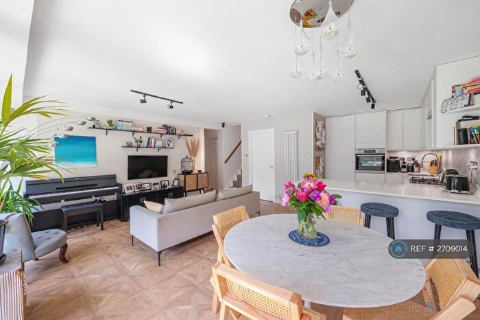 4 Bedroom Maisonette To Rent In Goulden House, London, SW11