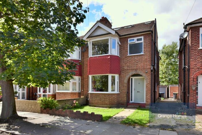 4 Bedroom Semi-Detached House To Rent In Amberley Road, Enfield, EN1