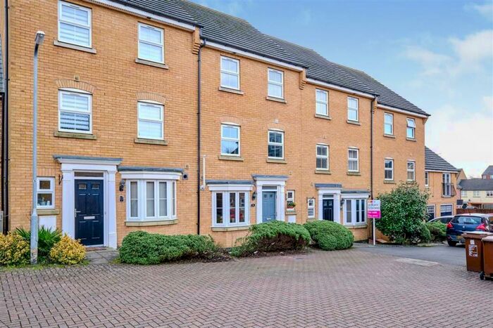 4 Bedroom House To Rent In Newbury Close, Corby, NN18