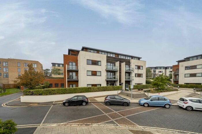 2 Bedroom Flat To Rent In Peacock Close, London, NW7