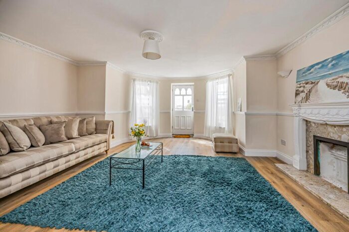 2 Bedroom Apartment For Sale In St. Helens Parade, Southsea, Hampshire, PO4