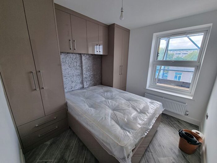 2 Bedroom Flat To Rent In High Road Leytonstone, E11