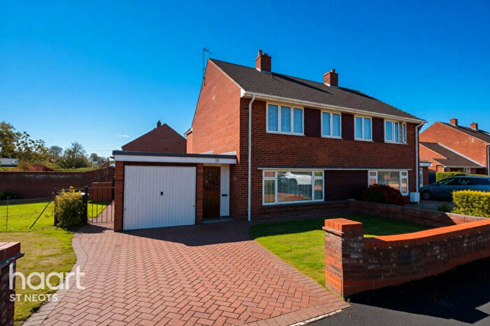 3 Bedroom Semi Detached House For Sale In Apple Grove, St Neots, PE19