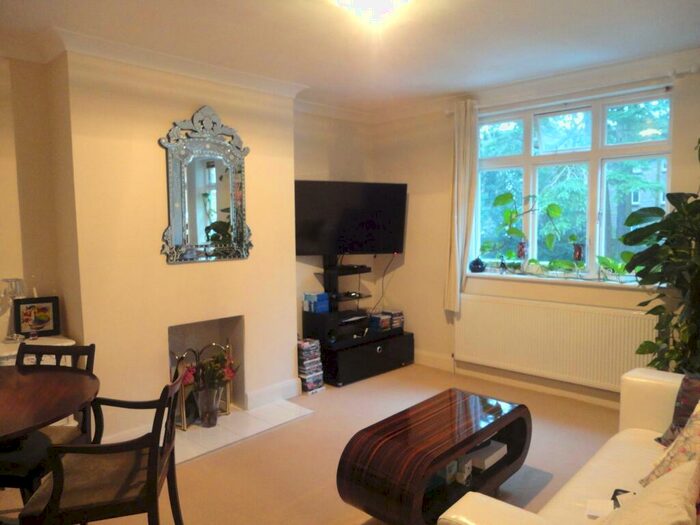 2 Bedroom Flat To Rent In High Road, Whetstone, N20